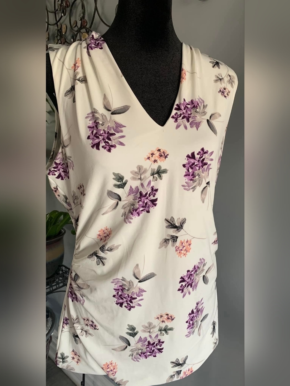 Floral V-Neck Sleeveless Top - Purple/White